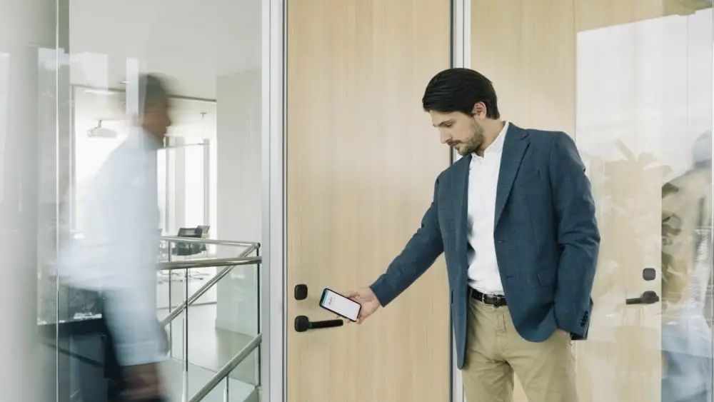 Solving-security-and-operational-challenges-with-digital-access