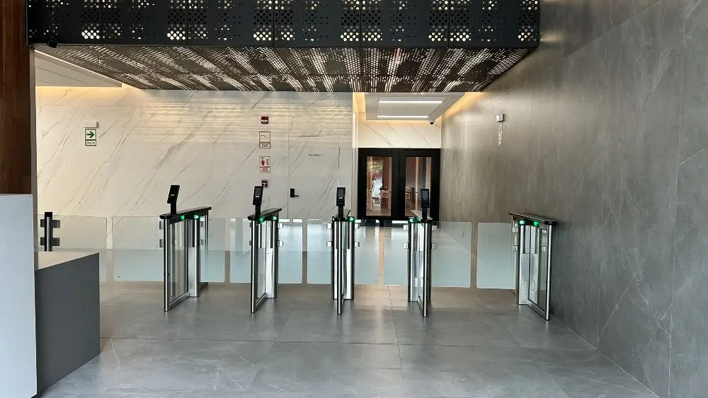 Fibra-Peru-boosts-security-with-Gunnebo-speed-gates