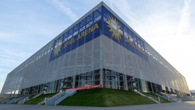 Digital keys protect staff and fans at German stadium