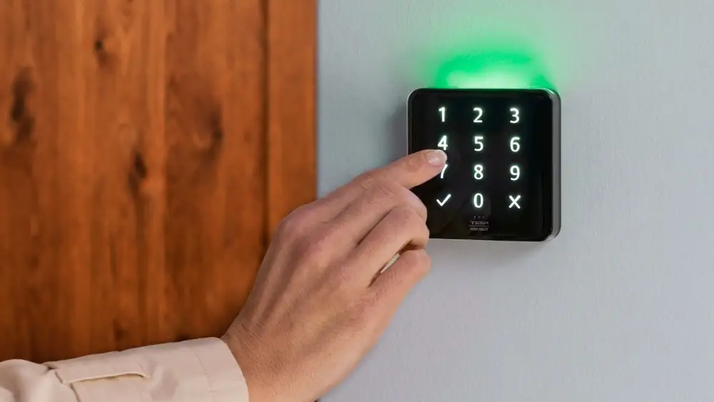 ASSA-ABLOY's-reveals-SMARTair-i-reader-multi-access