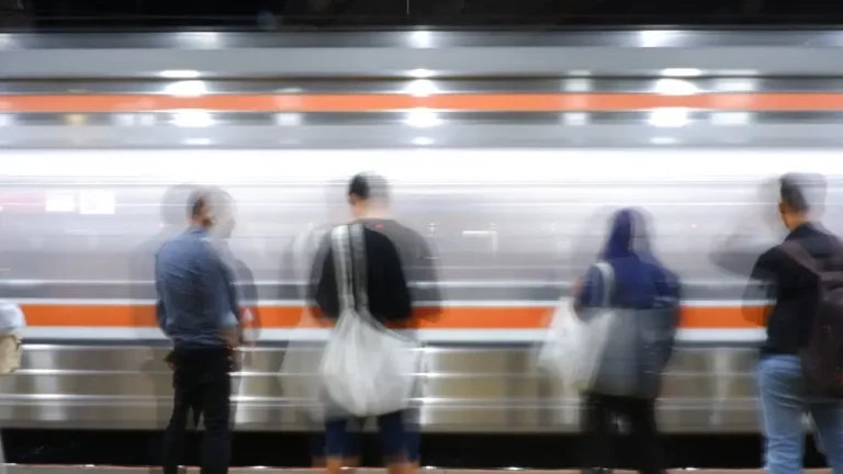 AI-video-analytics:-Bridging-the-privacy-perception-gap