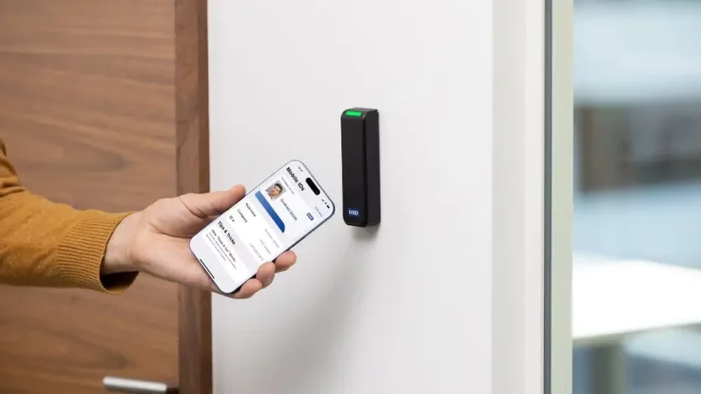 Deskbee-introduces-use-of-HID-Mobile-Access-and-Identity-Positioning-Technologies